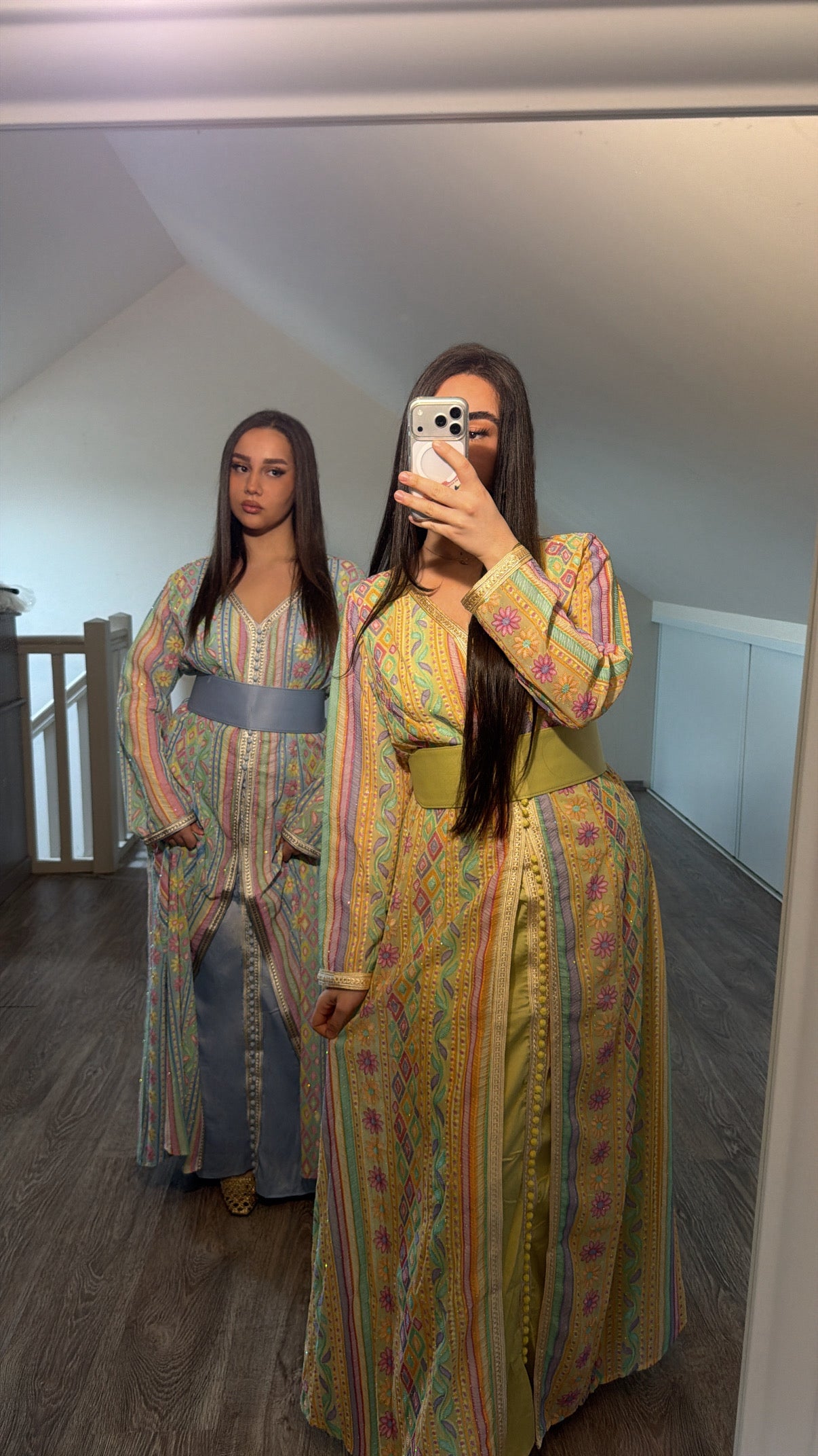 Caftan pastel brodé